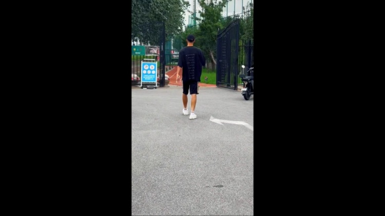 亚博体育平台-博主：国安下午开始备战与三镇的比赛，吴少聪、李磊现身训练场