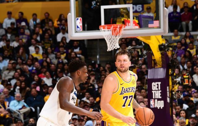 亚博游戏官网-扳平比分！湖人借防守大战破狼，三巨头发威不好惹