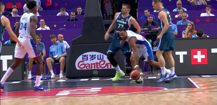 亚博中国官网-争议！东契奇被撞倒还被吹技犯 法国连罚4球决定比赛