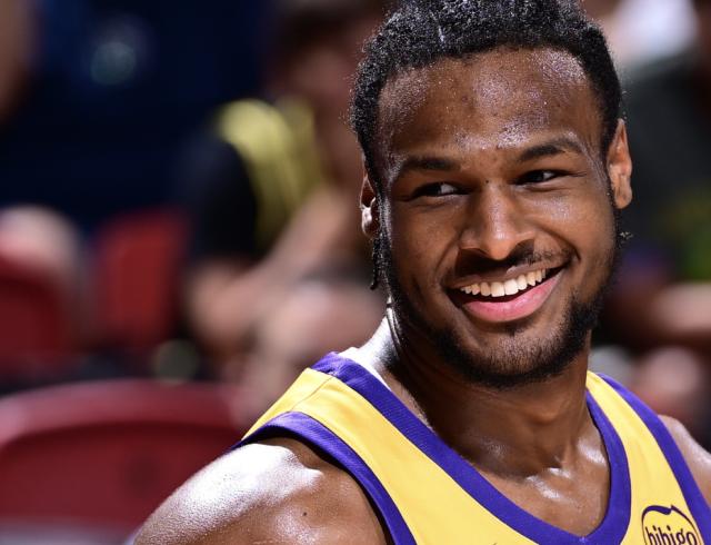 亚博体育平台-湖人全员陪太子读书！詹姆斯坦言新季目标并非冲冠