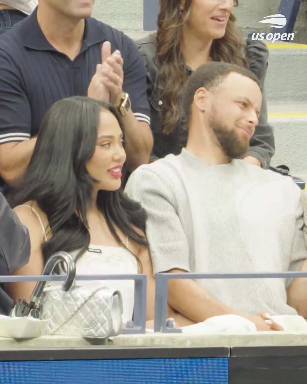 库里一家亮相美网决赛现场 萌趣表情抢镜 阿耶莎精致妆容吸睛