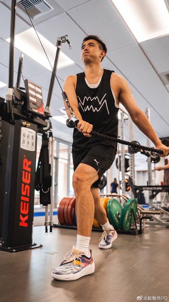 亚博体育官网-赵继伟社媒分享多张近照：曾有机会见到科比但都错过了 珍惜当下