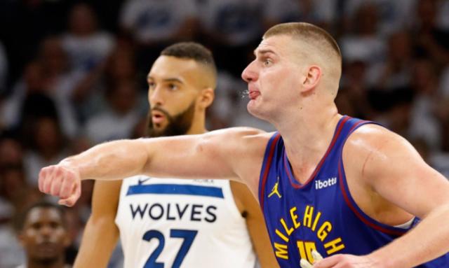 亚博体育官网-逆境逼出最强卫冕冠军！约基奇破解双塔+穆雷复苏