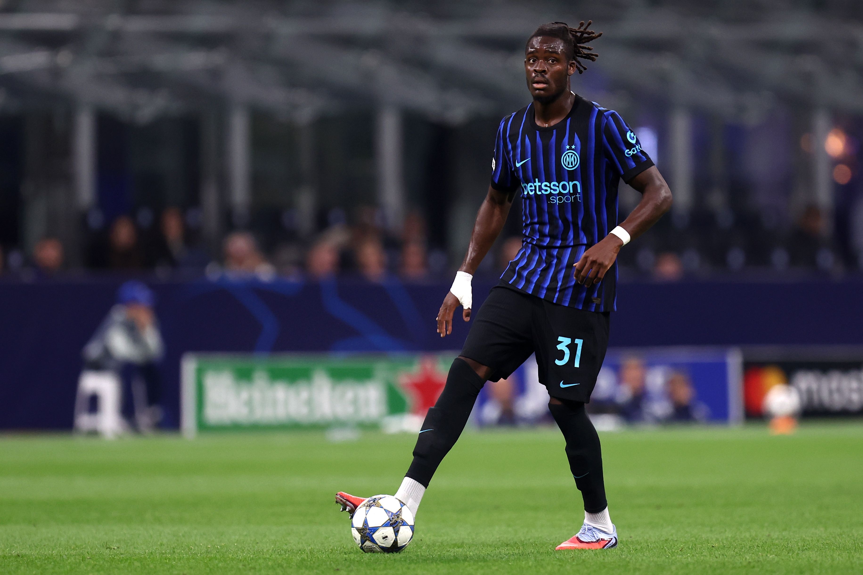 亚博app-意媒：国米与比塞克经纪人谈续约，俱乐部将他视为重要球员